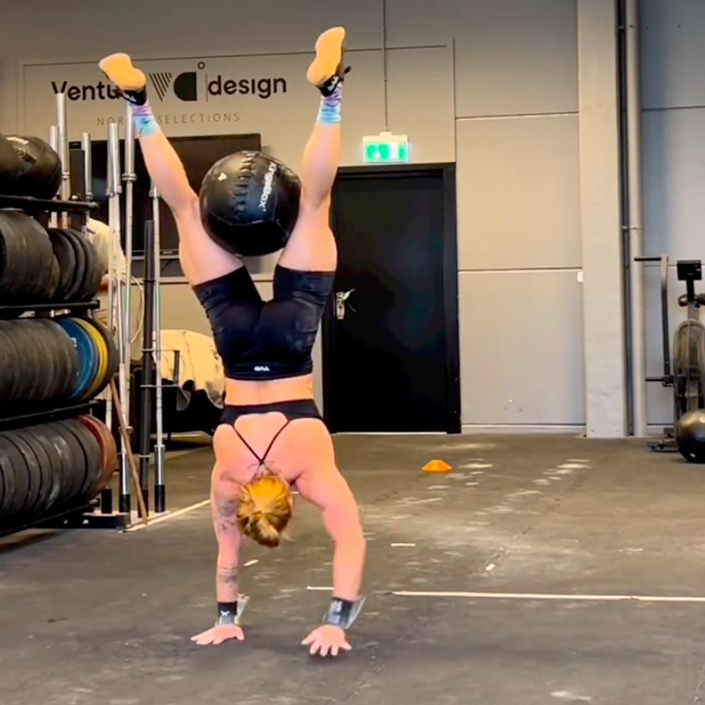 Emma cropped leggings handstand walk
