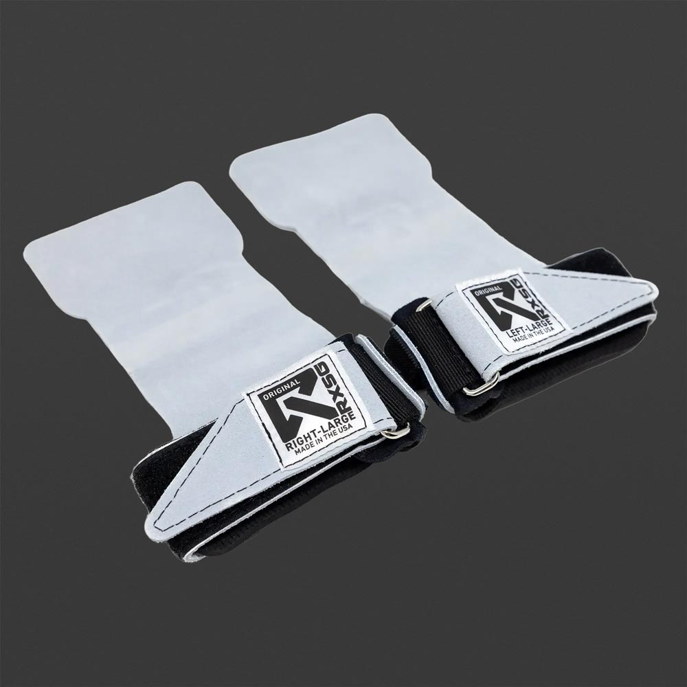 RX Smart Gear Alec Smith 2.0 Grips aus hellem Leder mit schwarzem Klettverschluss, flach auf dunklem Hintergrund platziert.